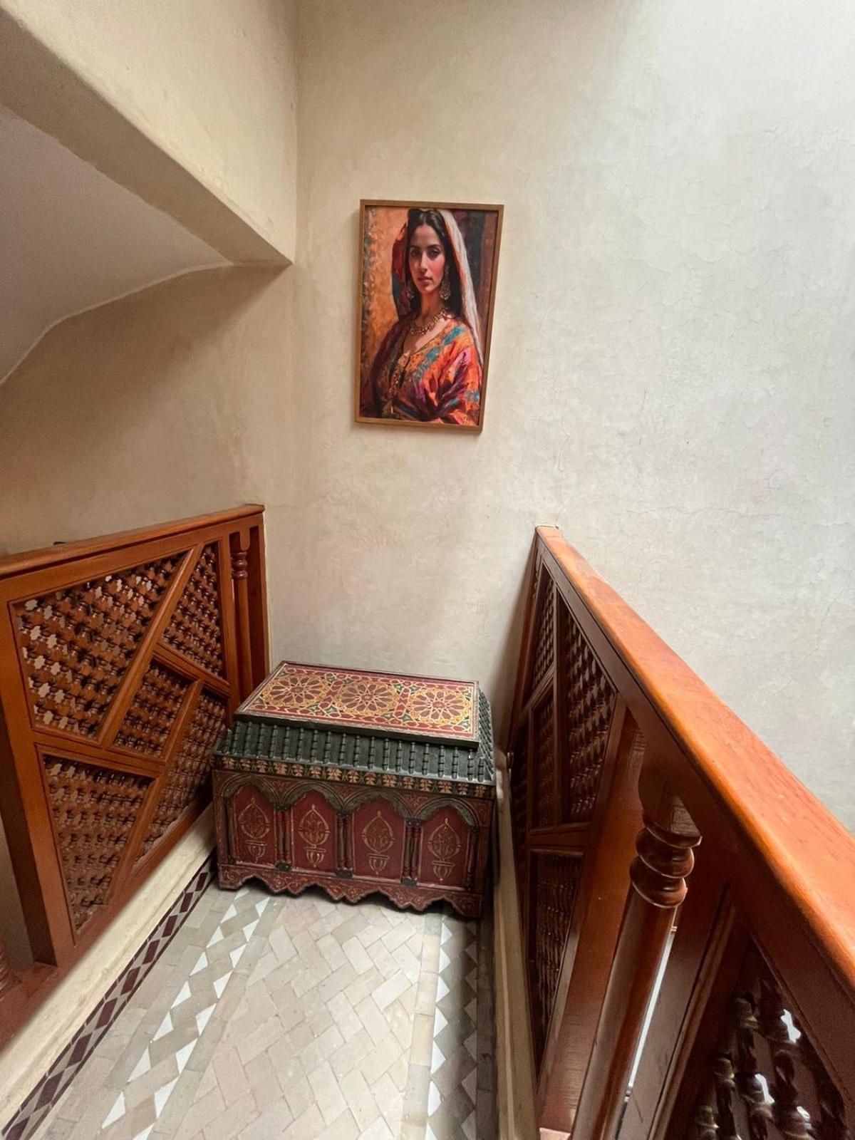 Riad Amazing Amazigh Avec Jacuzzi Petit Dejeuner Compris Avec Aussi Chambres Familiales Pres De La Place Jemaa El Fna Marrakesh Buitenkant foto