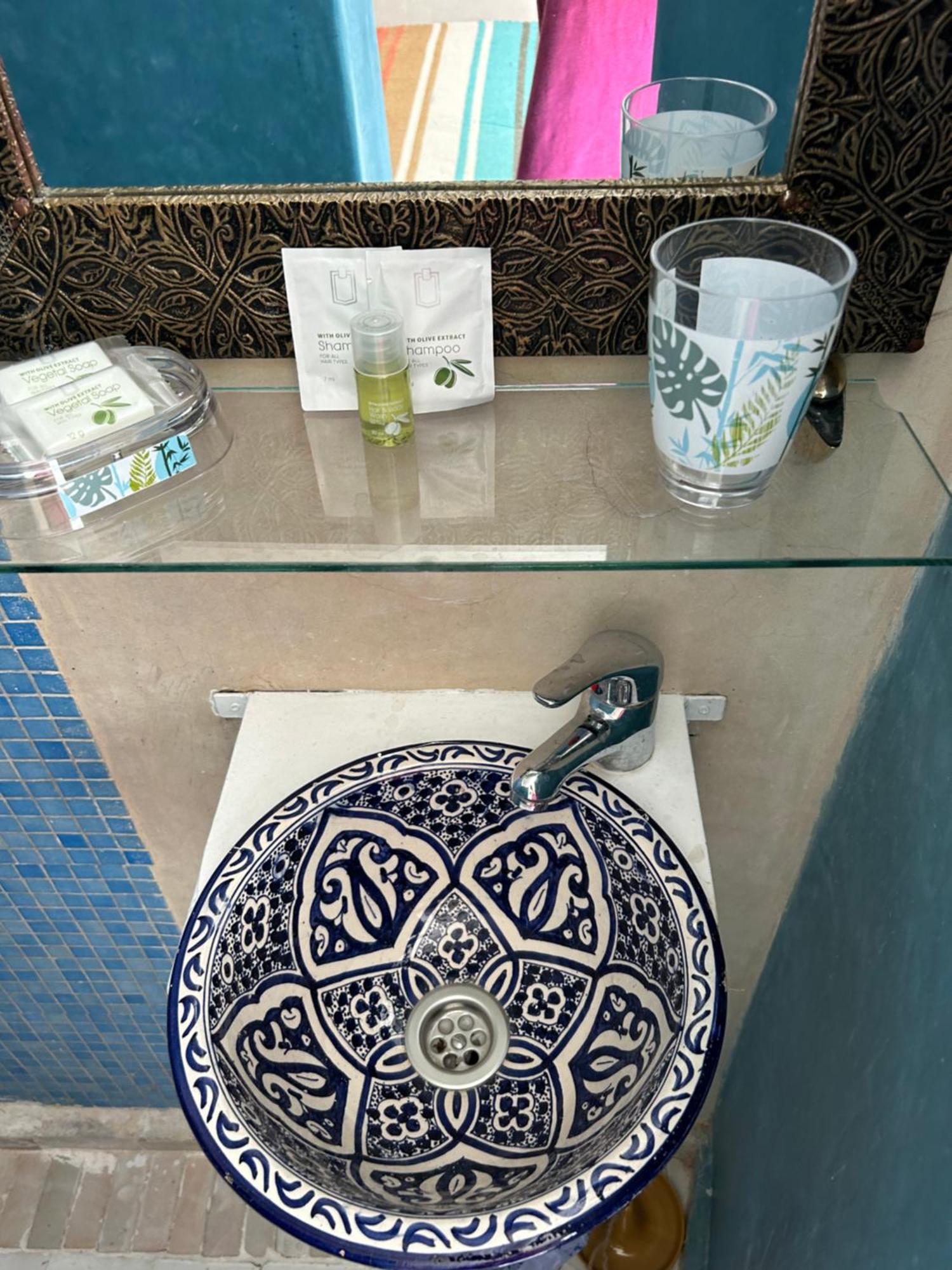 Riad Amazing Amazigh Avec Jacuzzi Petit Dejeuner Compris Avec Aussi Chambres Familiales Pres De La Place Jemaa El Fna Marrakesh Buitenkant foto