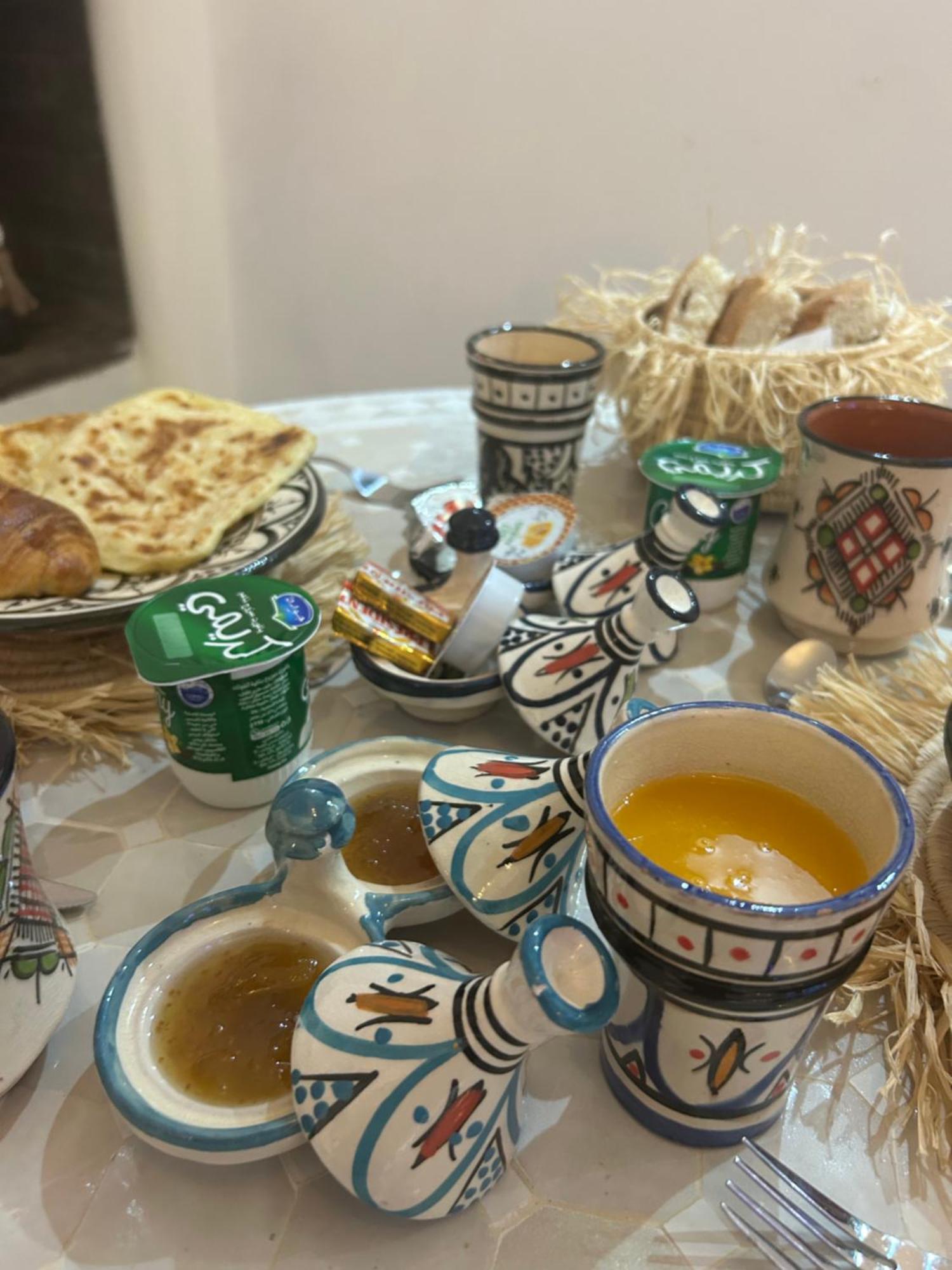 Riad Amazing Amazigh Avec Jacuzzi Petit Dejeuner Compris Avec Aussi Chambres Familiales Pres De La Place Jemaa El Fna Marrakesh Buitenkant foto