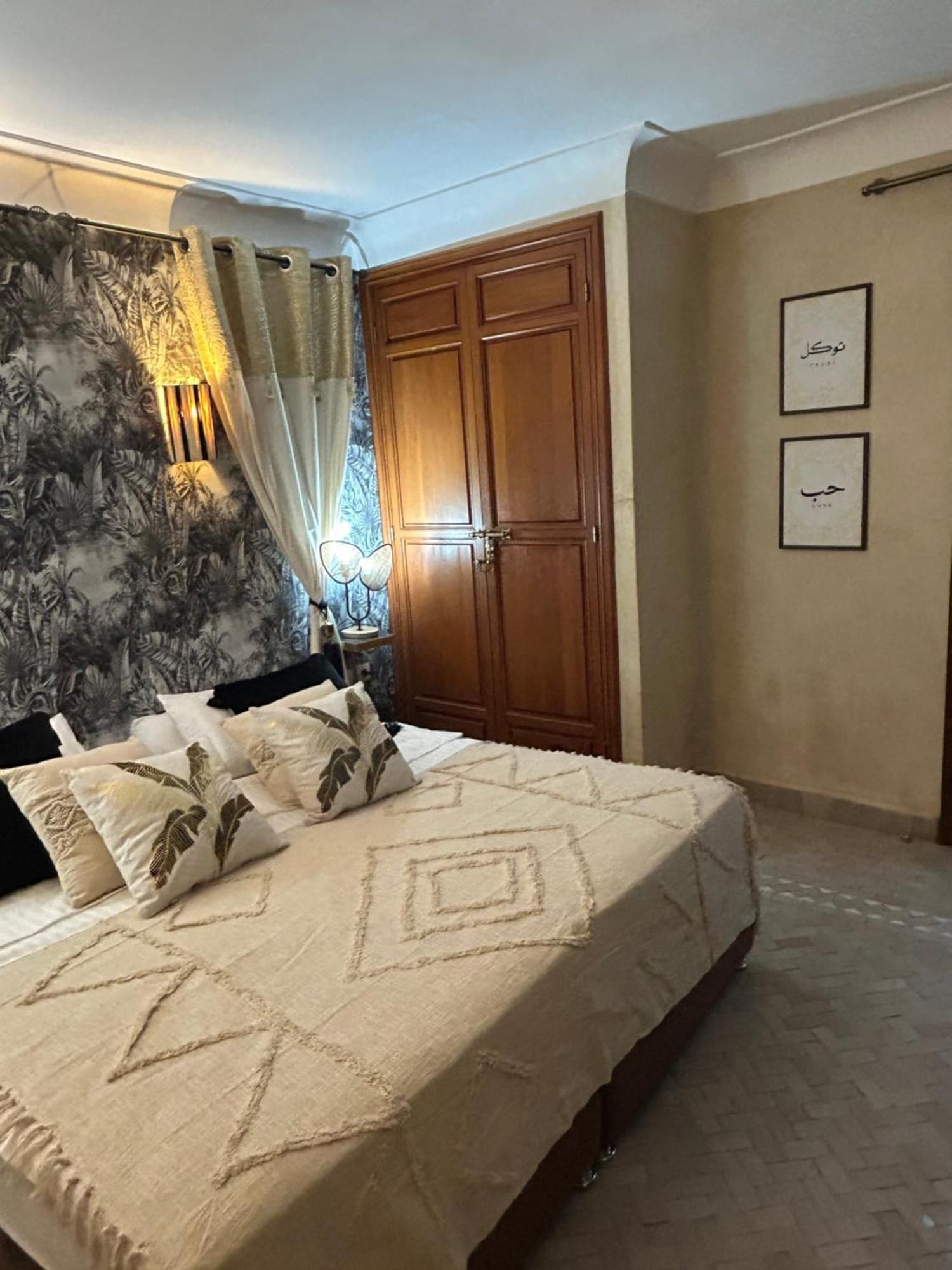 Riad Amazing Amazigh Avec Jacuzzi Petit Dejeuner Compris Avec Aussi Chambres Familiales Pres De La Place Jemaa El Fna Marrakesh Buitenkant foto