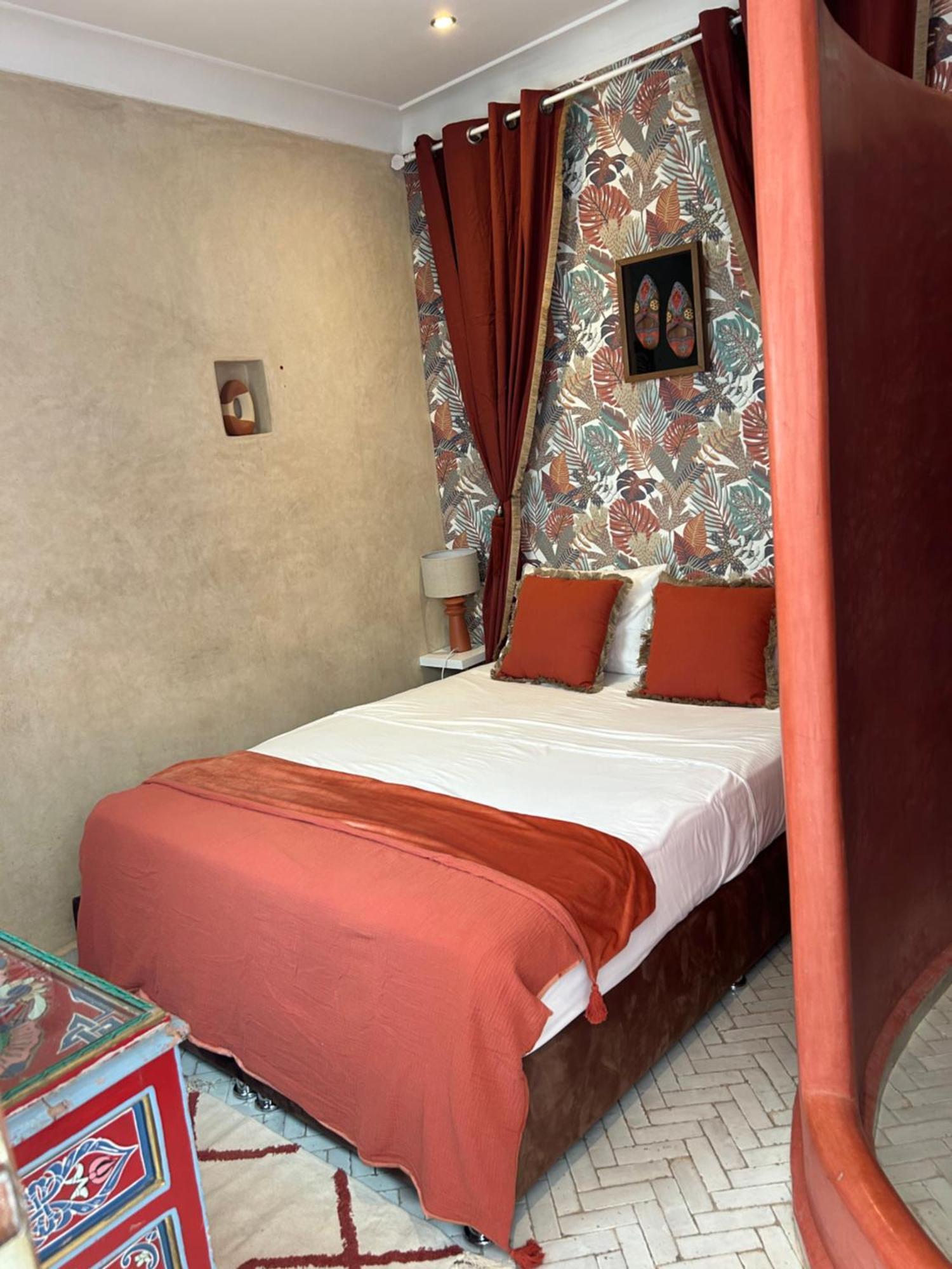 Riad Amazing Amazigh Avec Jacuzzi Petit Dejeuner Compris Avec Aussi Chambres Familiales Pres De La Place Jemaa El Fna Marrakesh Buitenkant foto