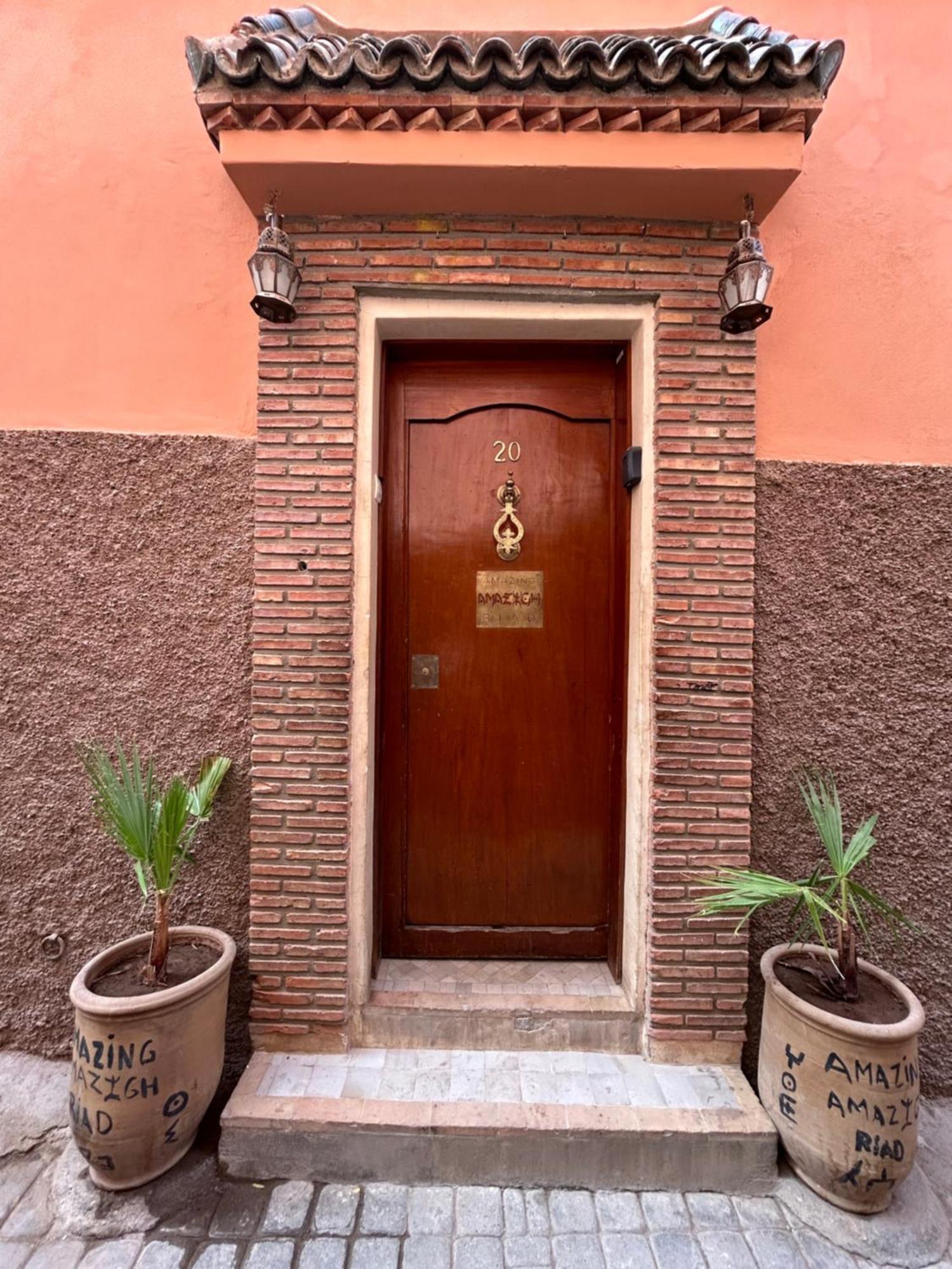Riad Amazing Amazigh Avec Jacuzzi Petit Dejeuner Compris Avec Aussi Chambres Familiales Pres De La Place Jemaa El Fna Marrakesh Buitenkant foto