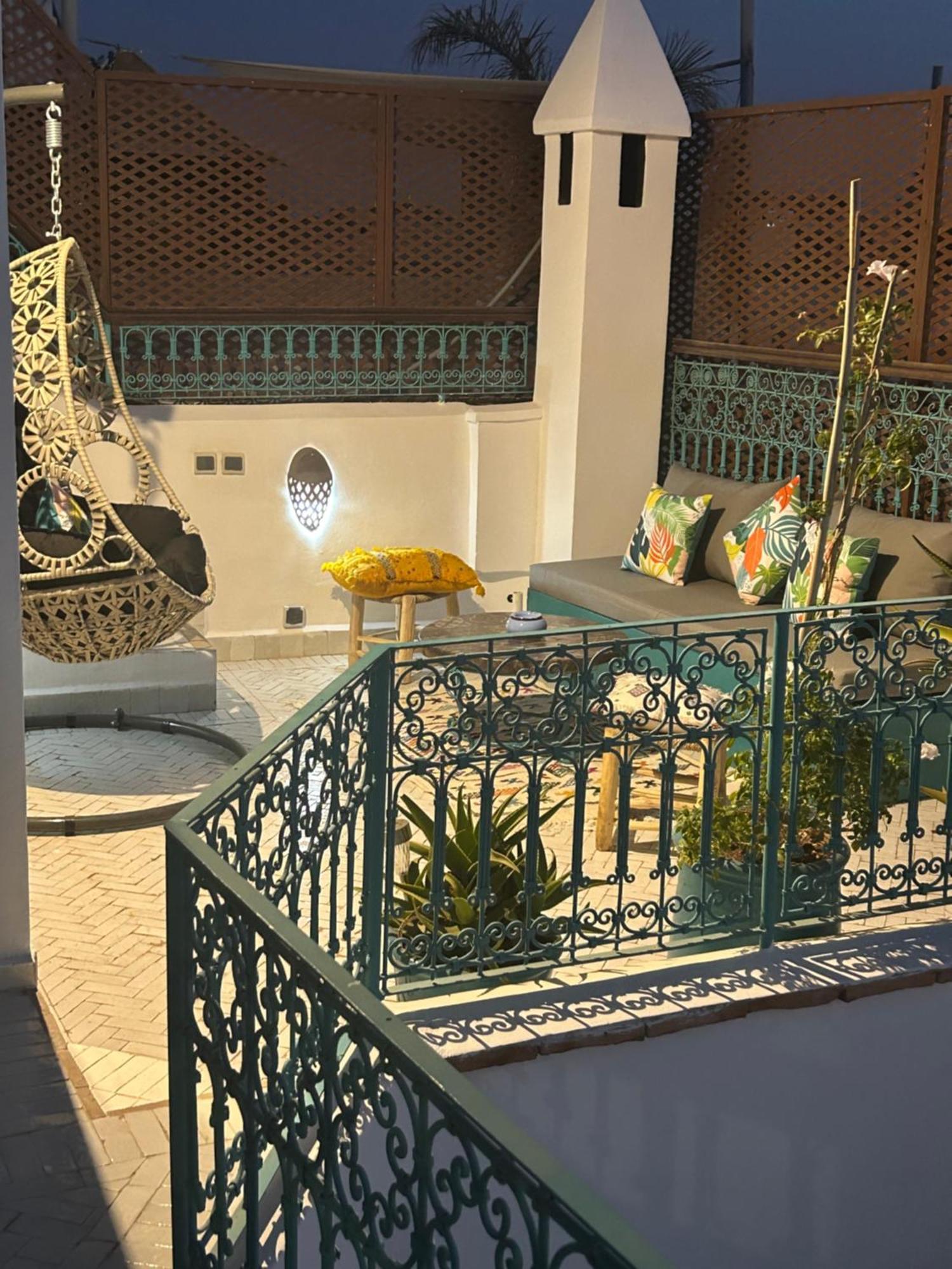 Riad Amazing Amazigh Avec Jacuzzi Petit Dejeuner Compris Avec Aussi Chambres Familiales Pres De La Place Jemaa El Fna Marrakesh Buitenkant foto