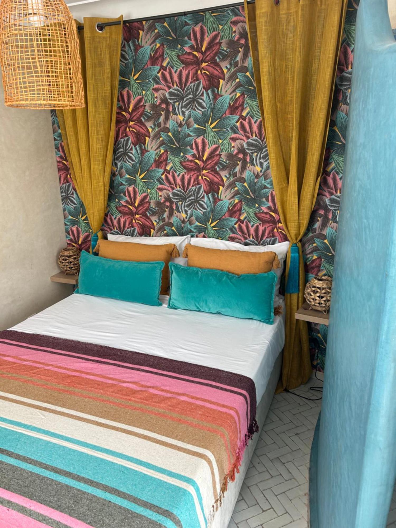 Riad Amazing Amazigh Avec Jacuzzi Petit Dejeuner Compris Avec Aussi Chambres Familiales Pres De La Place Jemaa El Fna Marrakesh Buitenkant foto